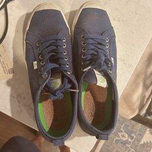 Cariuma Shadow Blue Canvas OCA LOW